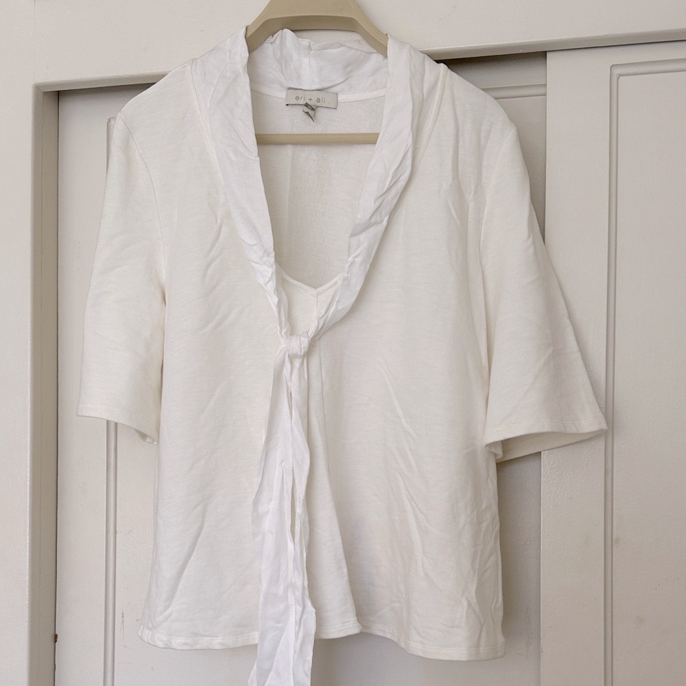 Chic White Blouse with Tie Accent - Picture 2 of 6